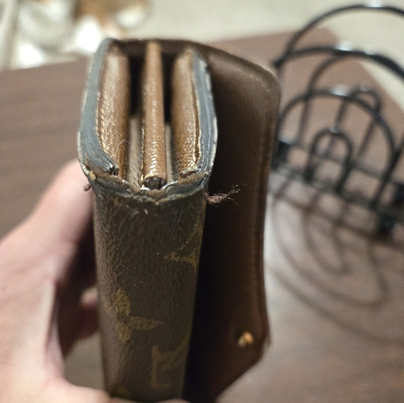 Authentic Louis Vuitton luxurious long monogram wallet in great condition - Picture 16 of 16